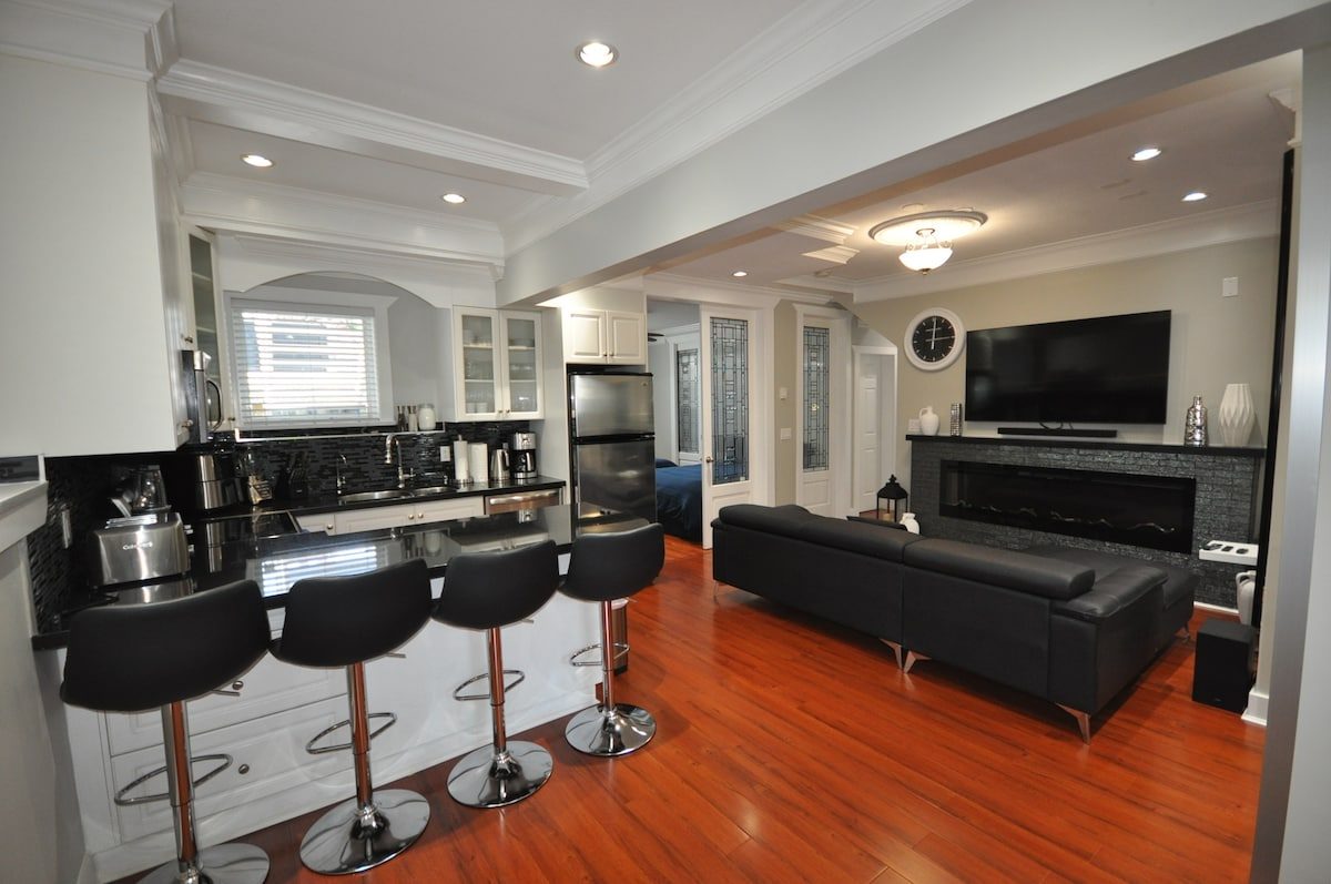 New Luxurious 3 Bedroom Kingsway Castle Suite photo 3