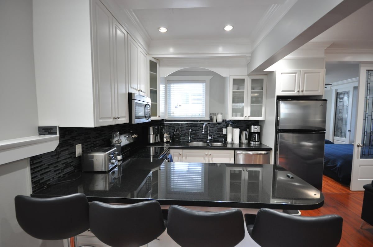 New Luxurious 3 Bedroom Kingsway Castle Suite photo 4