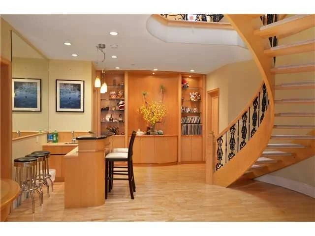 2208 W 34th Avenue, photo 1