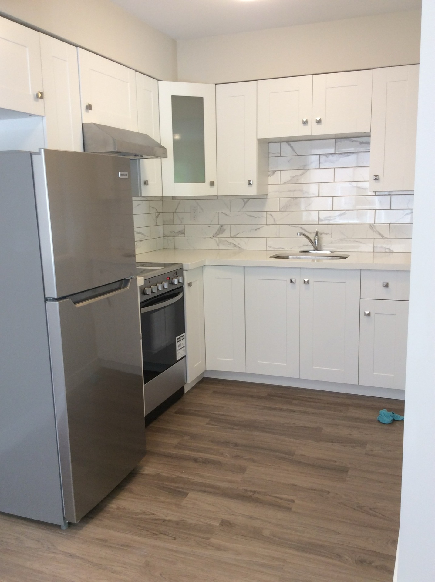 #202–8635 Fremlin Street — Unfurnished Corner Suite, photo 2