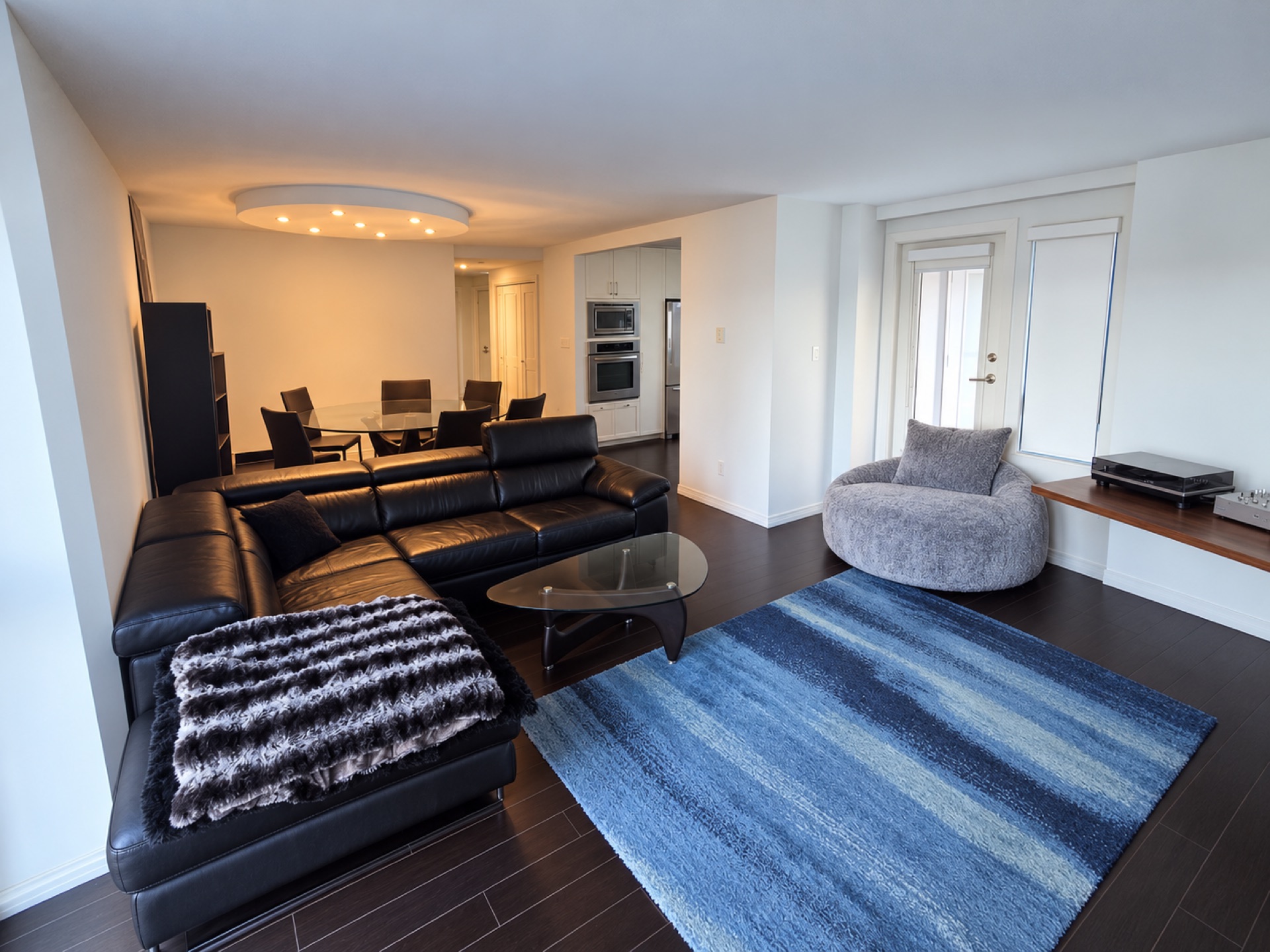 #501–1415 West Georgia Street — Furnished Two-Bedroom Residence, photo 6