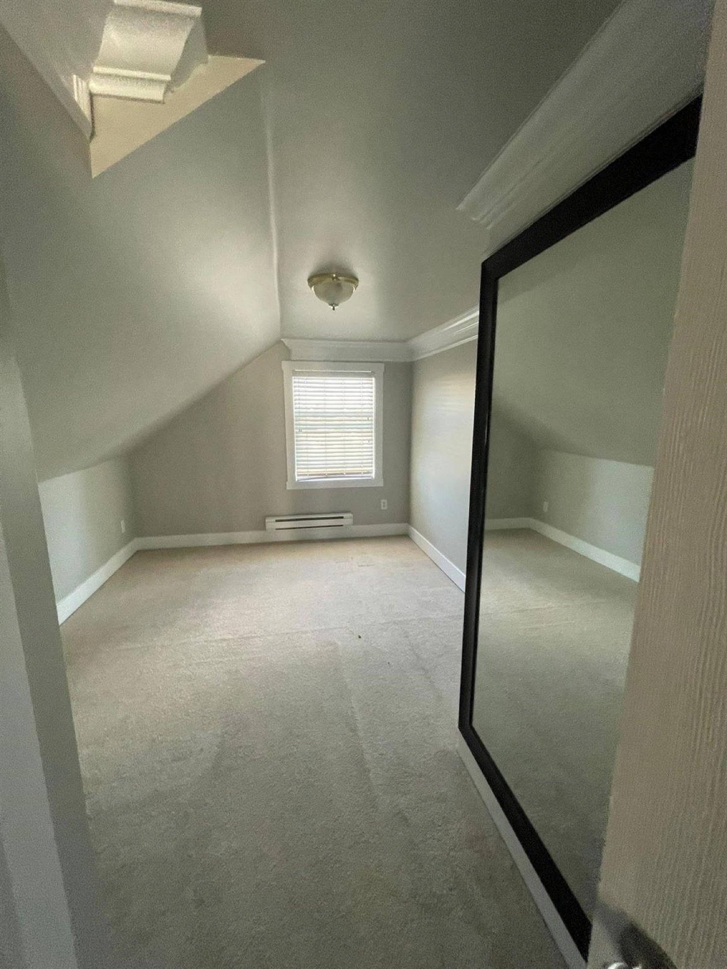 7505 Kingsway — Unfurnished Three-Bedroom Suite, photo 2