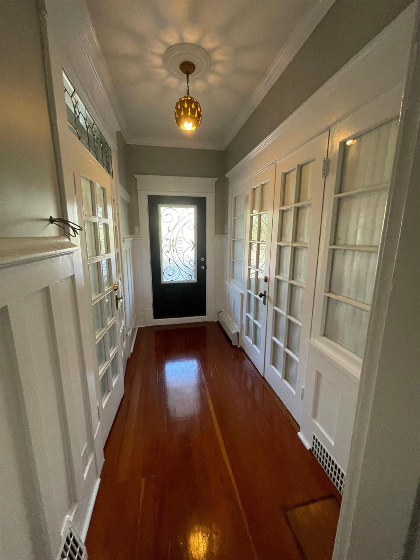 7505 Kingsway — Unfurnished Three-Bedroom Suite, photo 5
