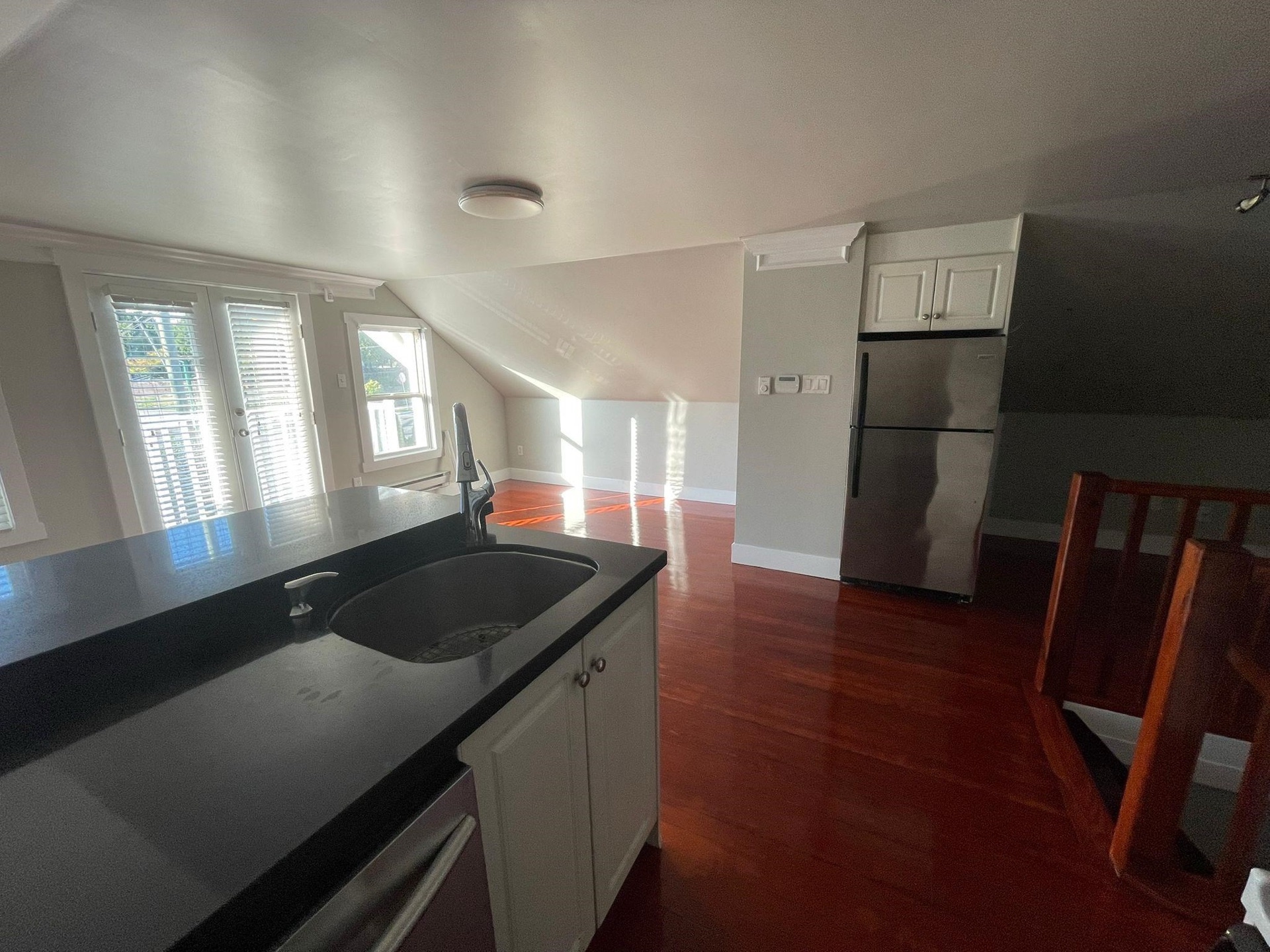 7505 Kingsway — Unfurnished Three-Bedroom Suite, photo 6